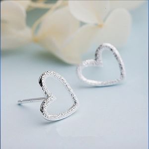 💚🍾Sterling silver minimalist heart earnings